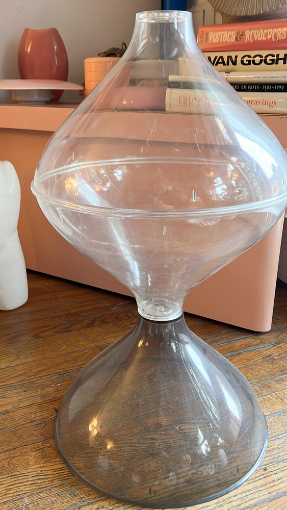 
            
                Load image into Gallery viewer, Vintage 1970’s Plastic Space Age Tulip Bubble Terrarium Stand
            
        