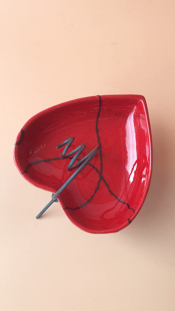 
            
                Load image into Gallery viewer, Vintage Heart Ashtray with Stand
            
        