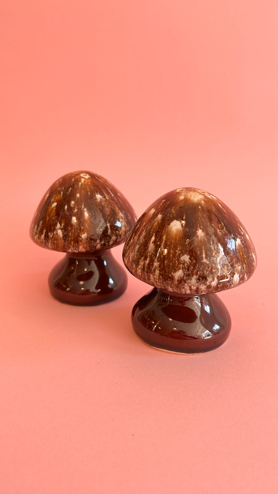 
            
                Load image into Gallery viewer, Vintage 70&amp;#39;s Mushroom Salt and Pepper Shakers
            
        