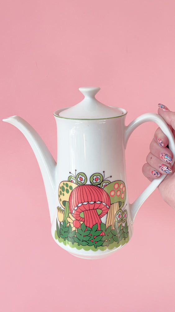
            
                Load image into Gallery viewer, Vintage Magic Mushroom Teapot
            
        