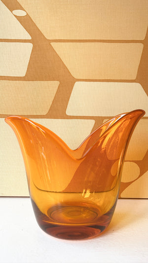
            
                Load image into Gallery viewer, Vintage Art Glass Tulip Vase
            
        