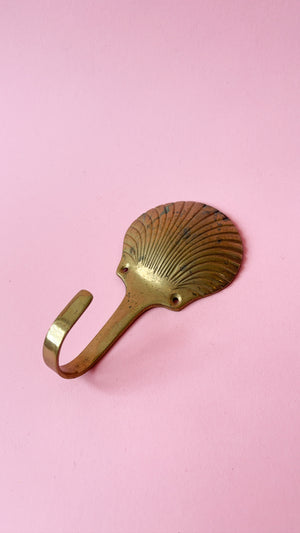 
            
                Load image into Gallery viewer, Vintage Brass Shell Wall Hook
            
        