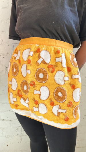 
            
                Load image into Gallery viewer, Vintage Terry Cloth Mushroom Apron
            
        
