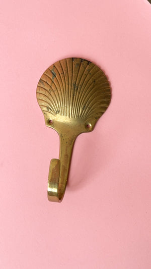 
            
                Load image into Gallery viewer, Vintage Brass Shell Wall Hook
            
        