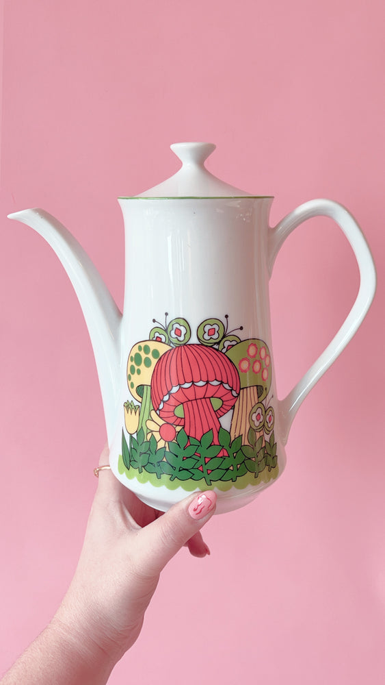 
            
                Load image into Gallery viewer, Vintage Magic Mushroom Teapot
            
        