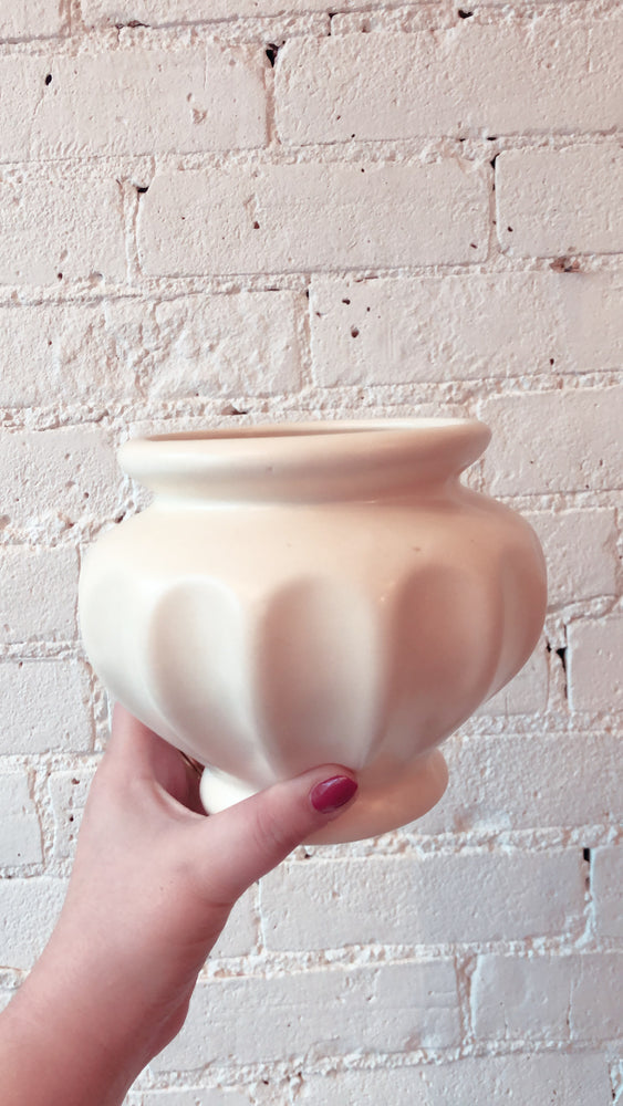 
            
                Load image into Gallery viewer, Vintage Haeger Planter
            
        
