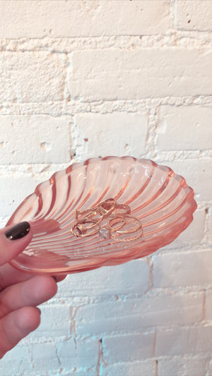 
            
                Load image into Gallery viewer, Pink Depression Glass Shell Dish
            
        