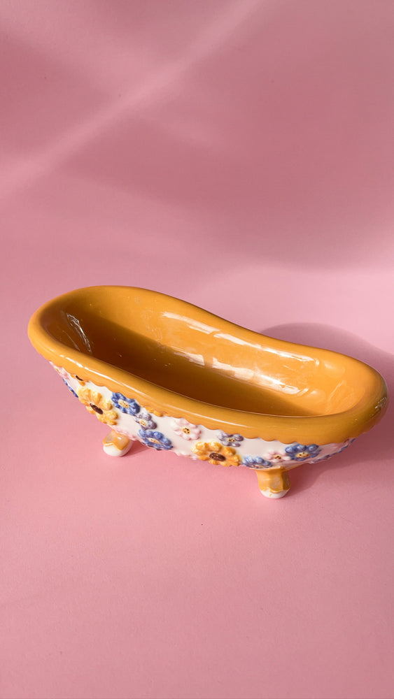 
            
                Load image into Gallery viewer, Vintage Ceramic Flower Power Bathtub Soap Dish
            
        