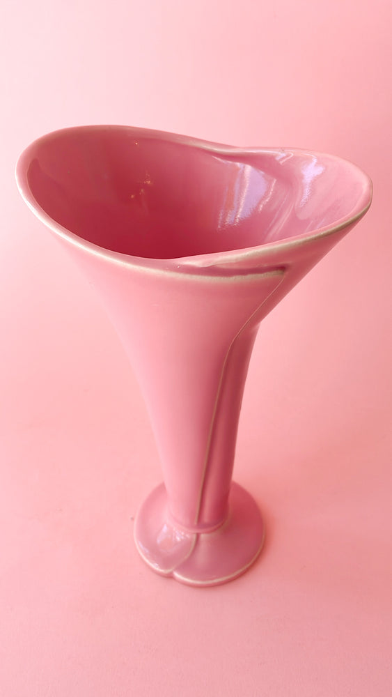
            
                Load image into Gallery viewer, Vintage Ceramic Haeger Vase
            
        