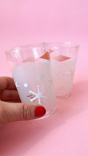 
            
                Load image into Gallery viewer, Vintage Frosted Snowflake Juice Glasses
            
        