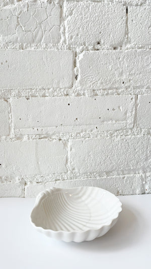 
            
                Load image into Gallery viewer, Vintage Ceramic Shell Dish
            
        