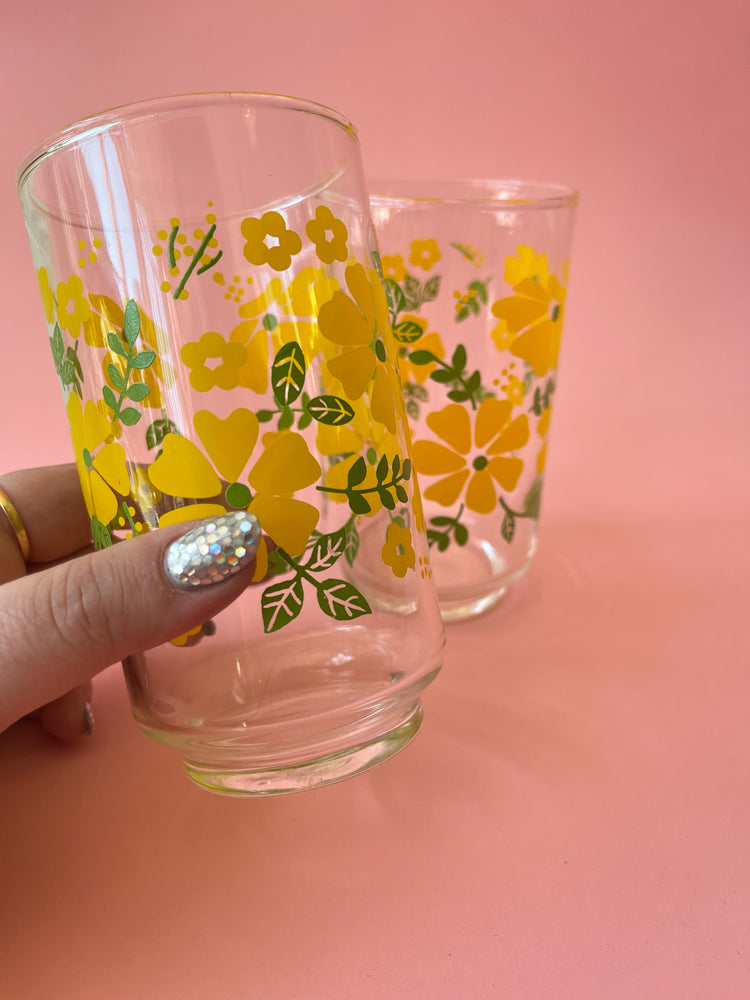 
            
                Load image into Gallery viewer, Vintage Yellow Daisy Libbey Glasses
            
        
