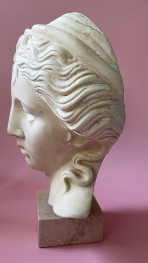 
            
                Load image into Gallery viewer, Vintage Mask Style Lady Bust
            
        
