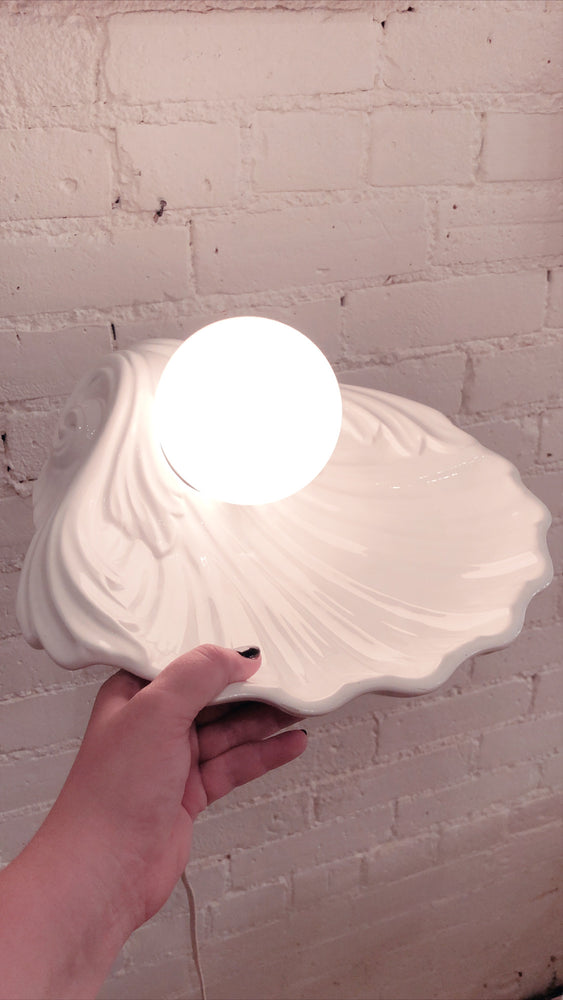 
            
                Load image into Gallery viewer, Vintage Shell Lamp
            
        