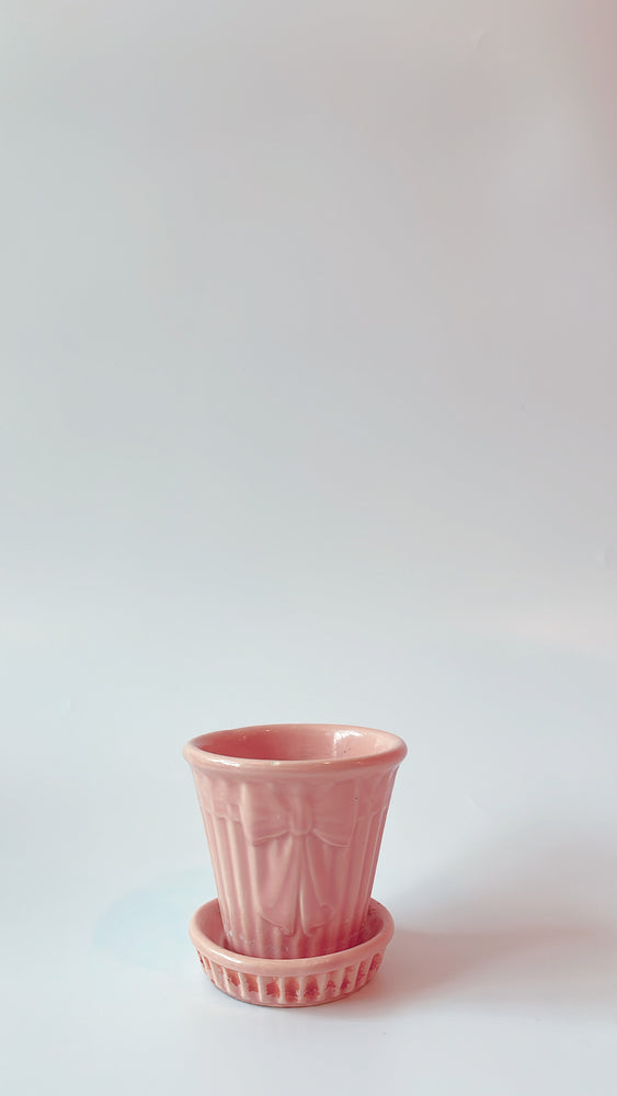 
            
                Load image into Gallery viewer, Vintage McCoy Ceramic Planter
            
        