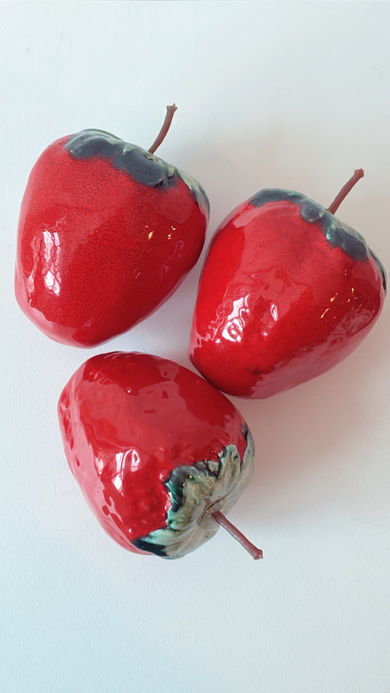 
            
                Load image into Gallery viewer, Vintage Ceramic Strawberries
            
        