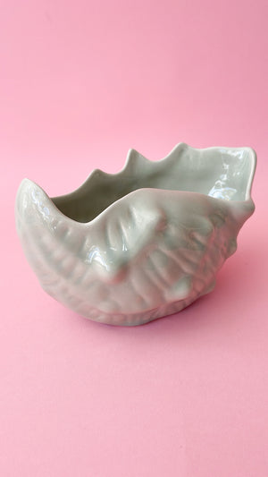 
            
                Load image into Gallery viewer, Vintage Fawnaflora Conch Shell Planter
            
        
