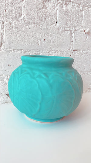 
            
                Load image into Gallery viewer, Vintage Pottery Vase
            
        