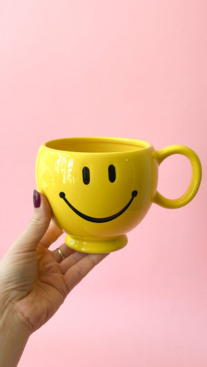 
            
                Load image into Gallery viewer, Vintage Oversized Ceramic Smiley Mug
            
        