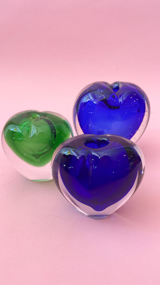 
            
                Load image into Gallery viewer, Vintage Art Glass Heart Vase
            
        