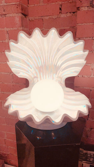 
            
                Load image into Gallery viewer, Vintage 1970s Limelight Pearlescent Clam Shell and Pearl Lamp
            
        