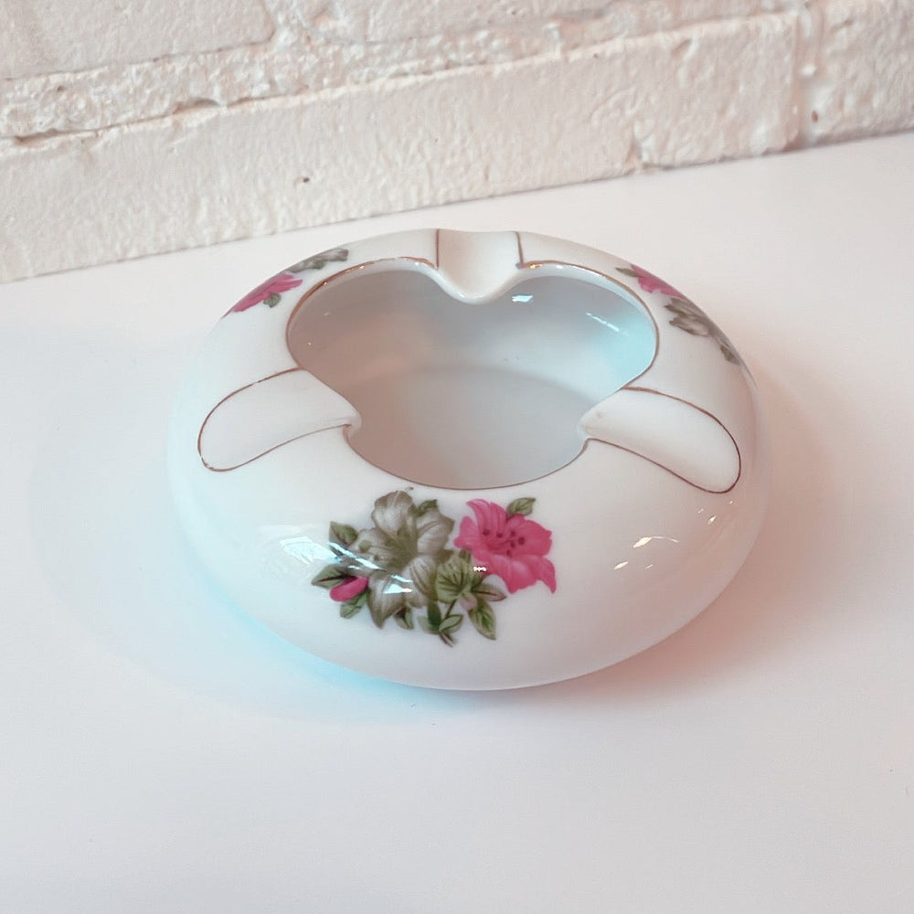
            
                Load image into Gallery viewer, Vintage Porcelain Ashtray
            
        