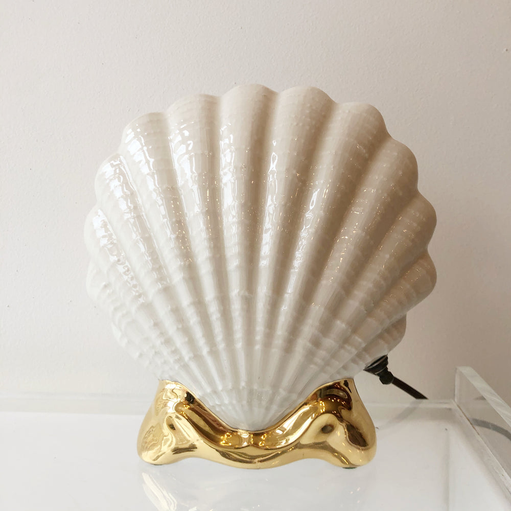 
            
                Load image into Gallery viewer, Vintage Ceramic Shell Lamp
            
        