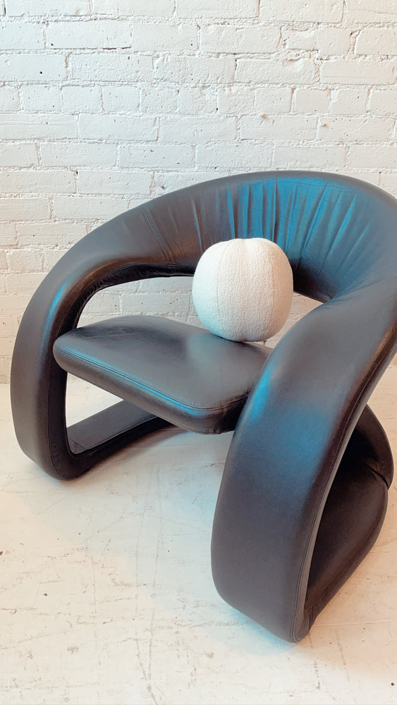 
            
                Load image into Gallery viewer, Jaymar Tongue Chair
            
        
