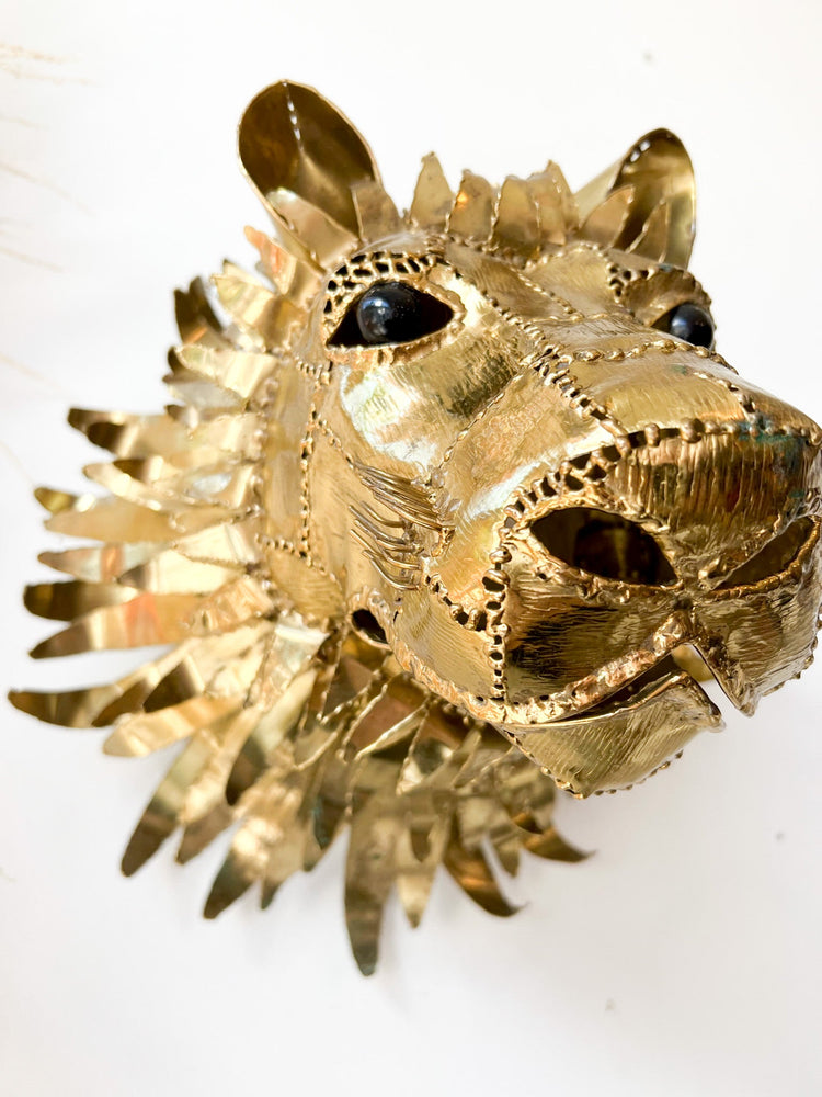 
            
                Load image into Gallery viewer, Vintage Luciano Bustamante Brass Lions Head Sculpture
            
        