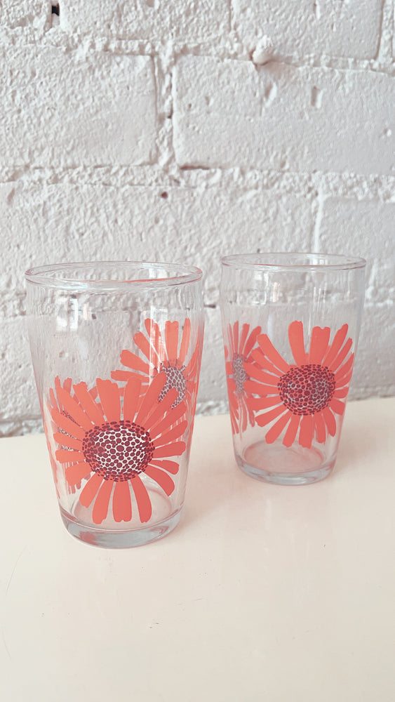 
            
                Load image into Gallery viewer, Vintage 60’s Libbey Juice Glasses
            
        