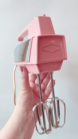 
            
                Load image into Gallery viewer, Sovereign Vintage Kitchen Mixer in Pink
            
        