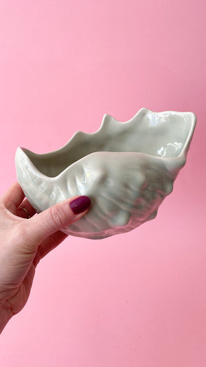 
            
                Load image into Gallery viewer, Vintage Fawnaflora Conch Shell Planter
            
        