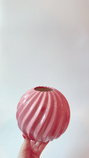 
            
                Load image into Gallery viewer, Vintage Ceramic Spiral Vase
            
        