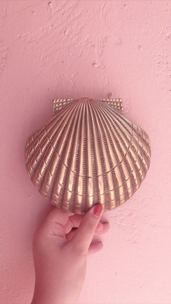 
            
                Load image into Gallery viewer, Vintage Shell Brass Door Knocker
            
        