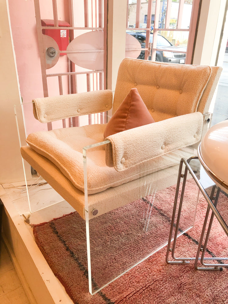 
            
                Load image into Gallery viewer, Vintage Lucite Arm Chair
            
        