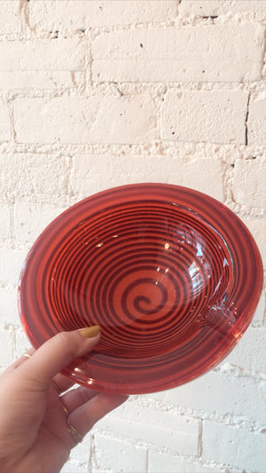 
            
                Load image into Gallery viewer, Vintage 1970’s Art Glass Swirl Ashtray
            
        