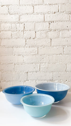 
            
                Load image into Gallery viewer, Vintage Nesting Pyrex Mixing Bowls
            
        