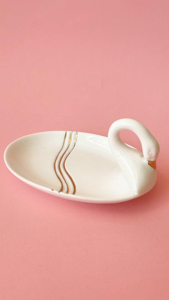 
            
                Load image into Gallery viewer, Vintage Ceramic Swan Soap Dish
            
        