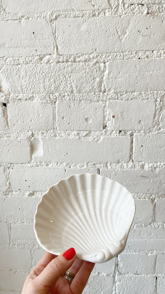 
            
                Load image into Gallery viewer, Vintage Ceramic Shell Dish
            
        
