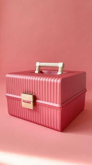 
            
                Load image into Gallery viewer, Vintage 80&amp;#39;s Sassaby Make Up Case with Handle
            
        