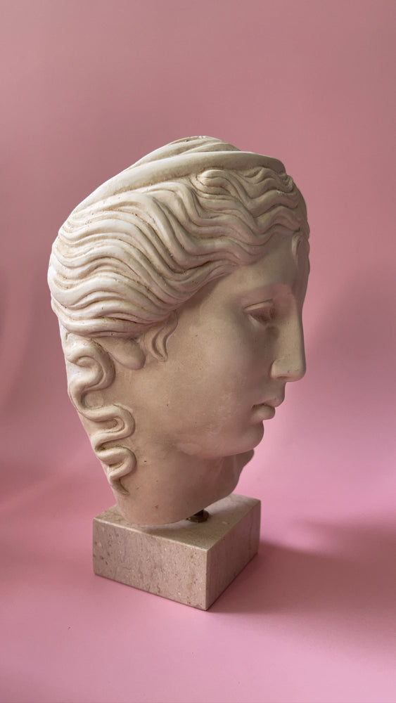 
            
                Load image into Gallery viewer, Vintage Mask Style Lady Bust
            
        